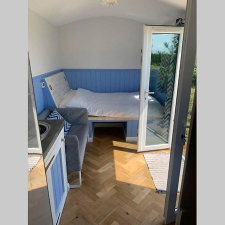 דירות טנבי Apple Tree Hut מראה חיצוני תמונה